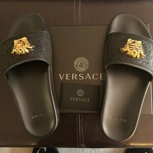 Versace medussa slides